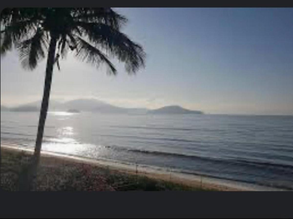 Em Predio De Frente Ao Mar Massaguacu *